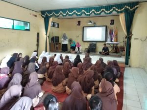 Penyuluhan Pencegahan Penyalahgunaan Narkoba dalam Rangkaian Kegiatan Masa Pengenalan Lingkungan Sekolah (MPLS) di SMP PGRI Cilegon