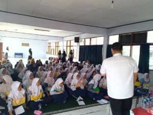 Penyuluhan Pencegahan Penyalahgunaan Narkoba dalam Rangkaian Kegiatan Masa Pengenalan Lingkungan Sekolah (MPLS) di SMK Madinatul Hadid Cilegon