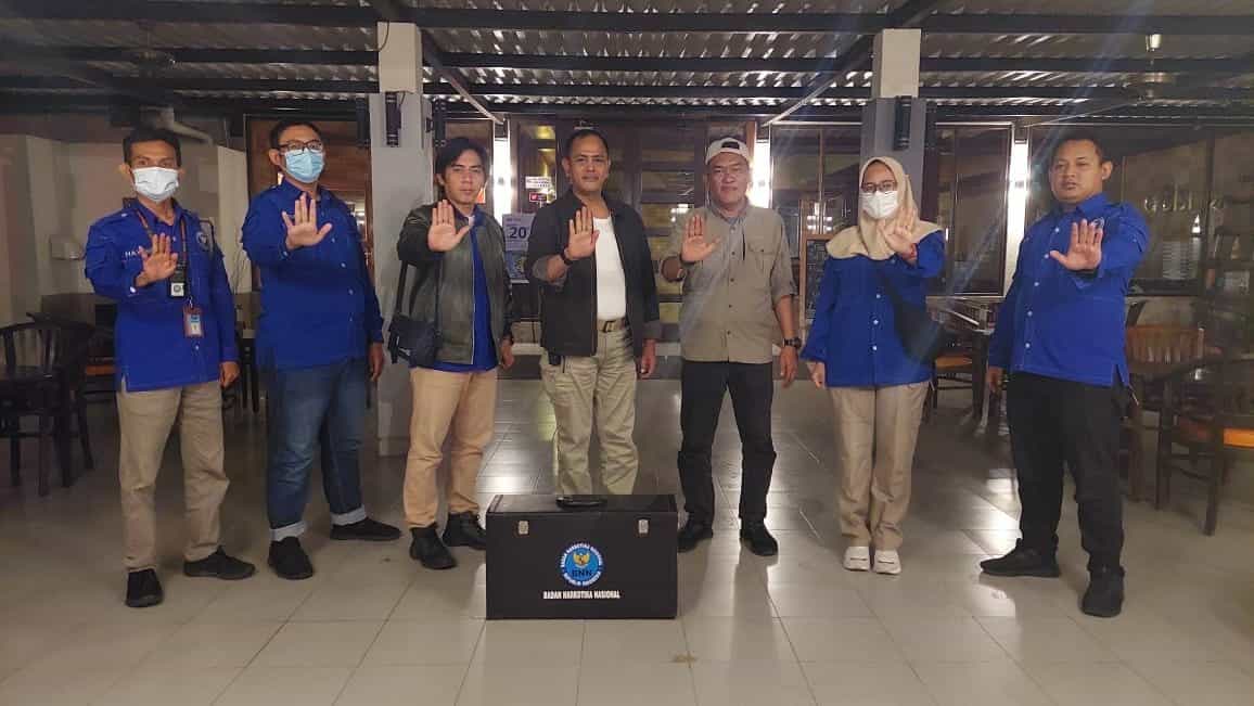 BNN Kota Cilegon Lakukan Tes Urine di Tempat Hiburan Malam Sanghyang BNN Kota Cilegon Lakukan Test Urine Di Tempat Hiburan Malam Sanghyang