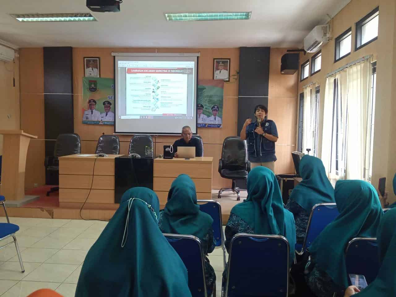 Sosialisasi Bahaya Narkoba Di Kegiatan PATBM dan Pola Asuh Anak Kelurahan Ketileng Kota Cilegon Sosialisasi Bahaya Narkoba Di Kegiatan PATBM dan Pola Asuh Anak Kelurahan Ketileng Kota Cilegon