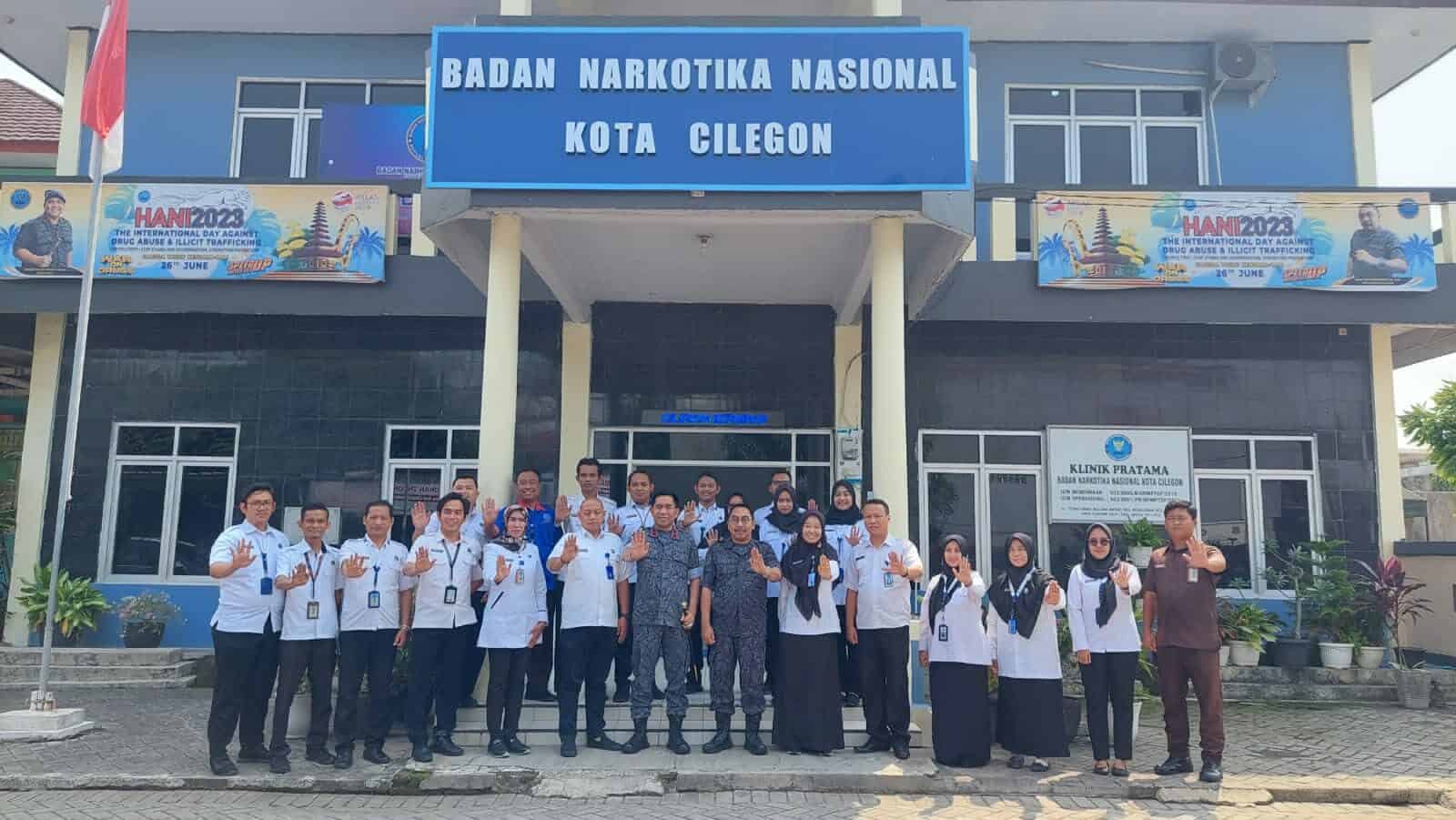 Kunjungan Kepala BNN Provinsi Banten ke Kantor BNN Kota Cilegon (12/07) Kunjungan Kepala BNN Provinsi Banten ke Kantor BNN Kota Cilegon (12/07)
