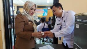 Sosialisasi Bahaya Narkoba Program Kampung Bersinar (Bersih Narkoba) Kelurahan Bagendung Sosialisasi Bahaya Narkoba Program Kampung Bersinar (Bersih Narkoba) Kelurahan Bagendung